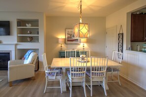 Dining - Gorgeous 2 Bedroom 2 Bath Condo with One Free Round of Golf Per Day, Pools, Tennis and More! (Ocean View)