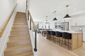 Interior - NEW 3 Story House * Ocean 2 Blocks * Water Views (San Diego)