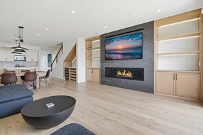 Interior - NEW 3 Story House * Ocean 2 Blocks * Water Views (San Diego)