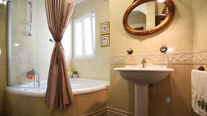 Combined shower/bathtub, bidet, towels - Casa Jimena (Nerja)