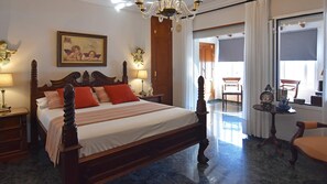 3 slaapkamers, een strijkplank/strijkijzer, gratis wifi, beddengoed