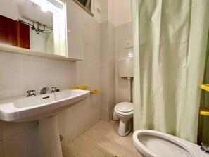 Shower - Flat 130mt from the sea-Beahost (Porto Santa Margherita)