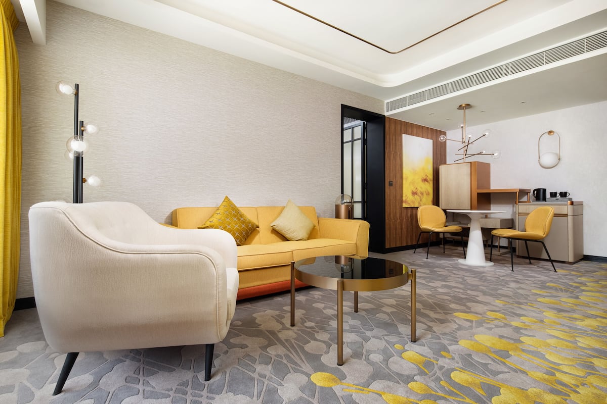 55-inch smart tv with digital channels, tv