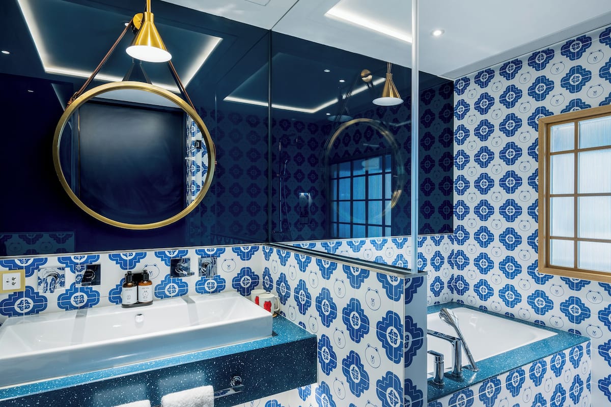 separate bathtub and shower, free toiletries, hair dryer, bathrobes