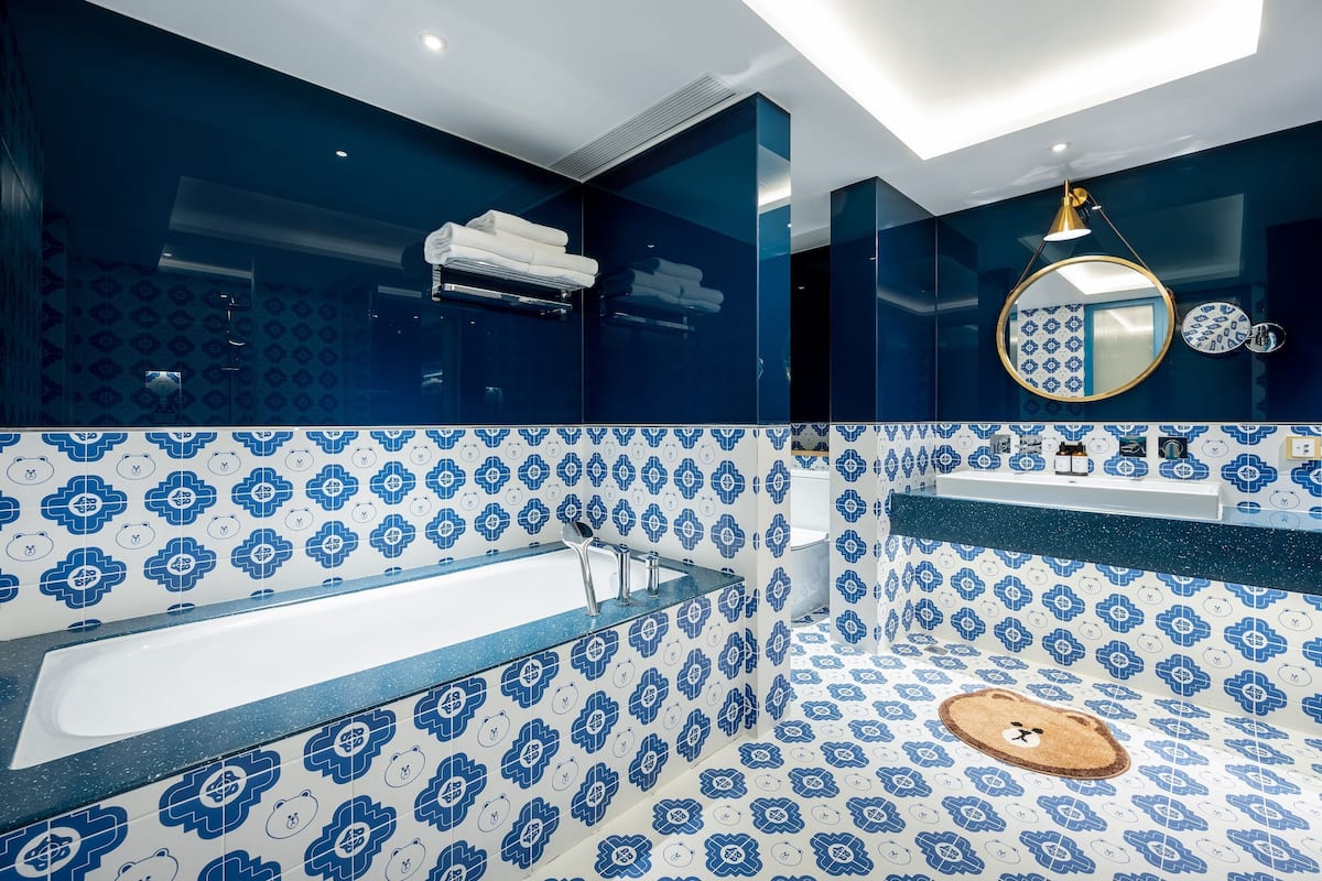 separate bathtub and shower, free toiletries, hair dryer, bathrobes