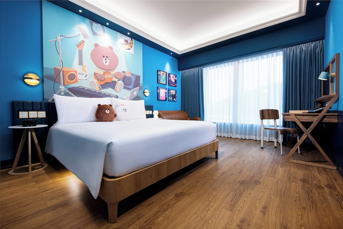 Premium bedding, down duvets, in-room safe, desk