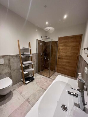 Shower, hair dryer, towels, soap - Sunnseitn, Germany (Bayrischzell)