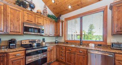 Dog Friendly Lakefront Bliss w/ Hot Tub