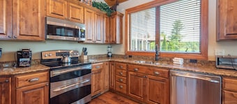 Dog Friendly Lakefront Bliss w/ Hot Tub