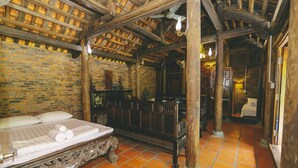 Classic Bungalow | Free minibar items, desk, iron/ironing board, free WiFi - Casa Eco Mekong Homestay (Can Tho)