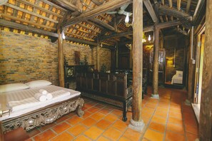 Bungalow clásico | Minibar (con algunos artículos gratuitos) y escritorio