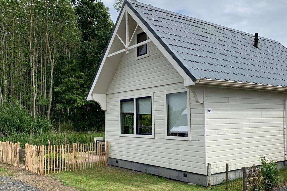 Nice chalet with microwave, near the Wadden Sea