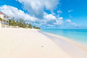 On the beach - Beach Front Villa LAS with direct Beach access (Nassau)