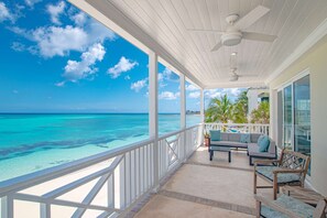 Property grounds - Beach Front Villa LAS with direct Beach access (Nassau)