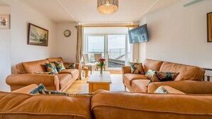 TV - The Decker Apartment - East Looe (East Looe)