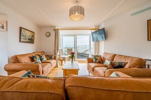 TV - The Decker Apartment - East Looe (East Looe)
