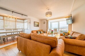 TV - The Decker Apartment - East Looe (East Looe)