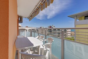Outdoor dining - Apartment "Condominio Aurora" with Sea View & A/C (Bibione)