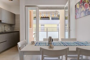 Dining - Apartment "Condominio Aurora" with Sea View & A/C (Bibione)