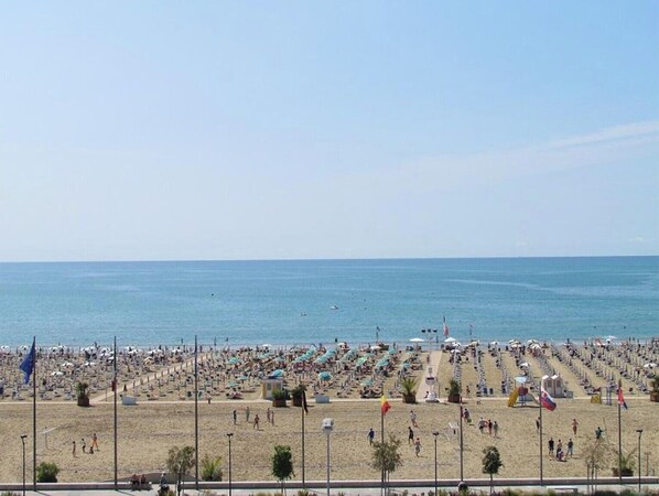 Una spiaggia nelle vicinanze