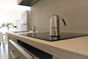 Fridge, microwave, stovetop, dishwasher