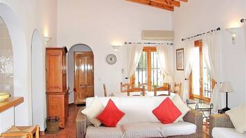 TV, fireplace, DVD player, stereo