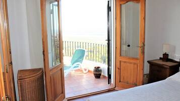 3 chambres, fer et planche à repasser, Wi-Fi gratuit, draps fournis