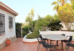 Outdoor dining - Costa Blanca - Villa with sea views, A/C, WiFi and pool heating in an exclusive location (Monte Pego, Alicante)