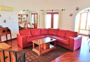 TV, fireplace, DVD player, stereo