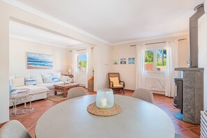 TV, fireplace - Holiday Home 'Casa Son Moja' with Private Terrace, Wi-Fi and Air Conditioning (Santanyi)