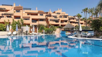 Een verwarmd zwembad