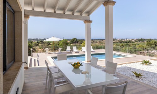 Holiday Home Colonies with Sea View, Private Pool, Terrace, A/C & Wi-Fi