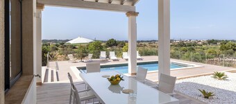 Holiday Home Colonies with Sea View, Private Pool, Terrace, A/C & Wi-Fi