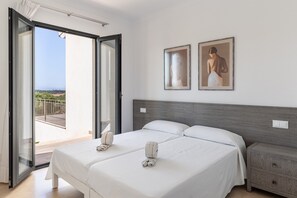3 bedrooms, iron/ironing board, free WiFi, bed sheets - Holiday Home 'Colonies' with Sea Views, Wi-Fi, and Air Conditioning (Ses Salines)