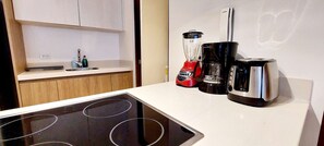 Coffee/tea maker, fridge, microwave, oven