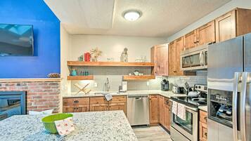 Fridge, microwave, stovetop, dishwasher