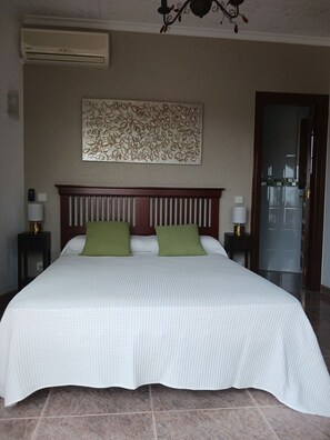 3 bedrooms, iron/ironing board, free WiFi, bed sheets