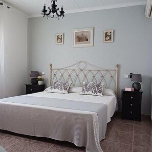 3 bedrooms, iron/ironing board, free WiFi, bed sheets