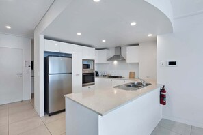 Kühlschrank, Ofen, Herdplatte, Toaster