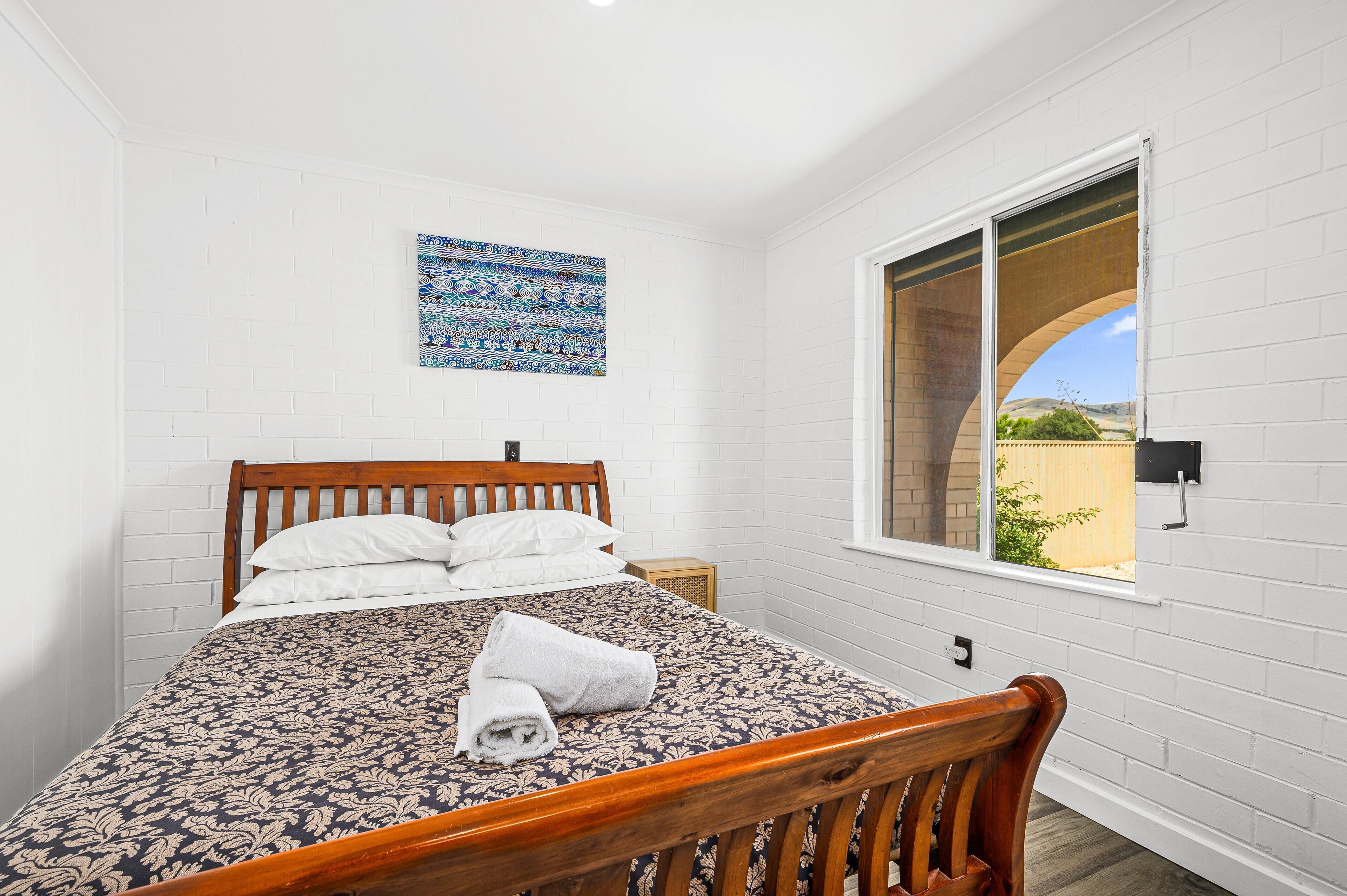 Vic's Place ~ Sellicks Beach - Chic Esplanade Retreat Perfect for Families — image 8