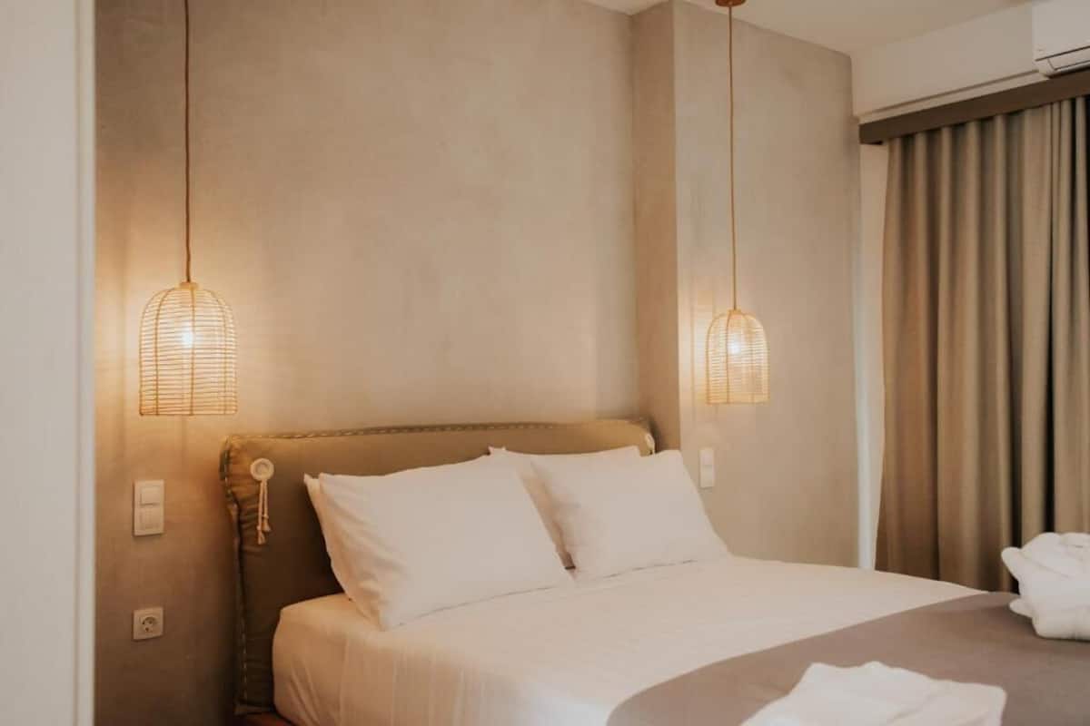 In-room safe, iron/ironing board (on request), WiFi (free), bed sheets