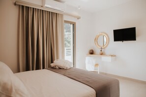 In-room safe, iron/ironing board, free WiFi, bed sheets - Elia Boutique Hotel (Parga)