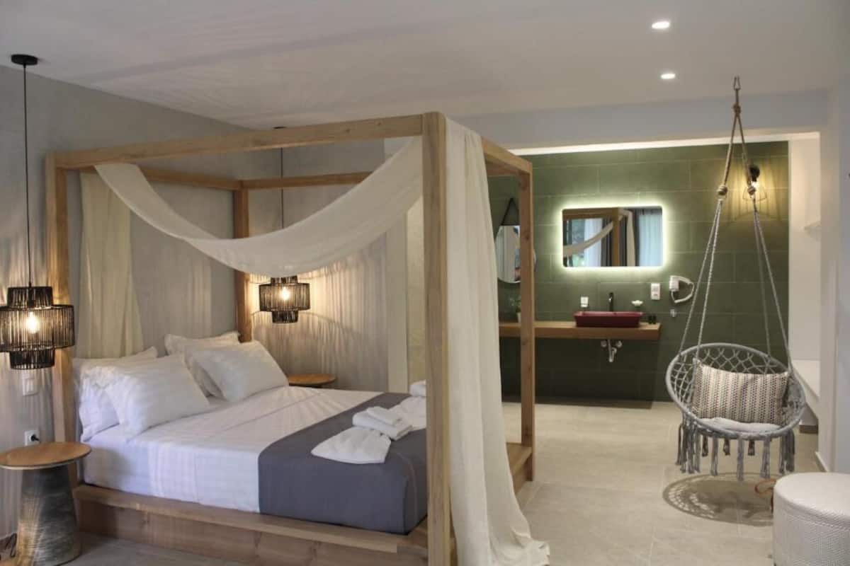 In-room safe, iron/ironing board (on request), WiFi (free), bed sheets