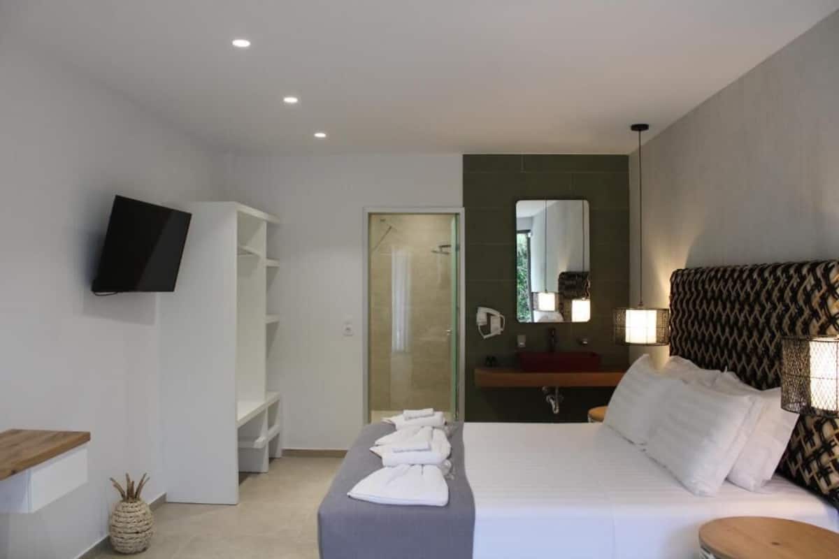 In-room safe, iron/ironing board (on request), WiFi (free), bed sheets