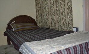 Standaard kamer, 1 twee- of 2 eenpersoonsbedden | Een strijkplank/strijkijzer