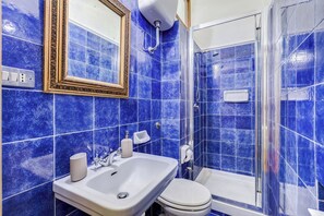 浴缸、風筒、提供毛巾