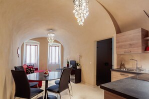 Interior - GuestHost - Refined and finely restored duplex able to accommodate up to 4 people, located on the second floor (no lift) of a typical Ligurian building in the center of Sanremo, just a few steps from the famous Casino. Nearby is Via Matteotti, with its b (Sanremo)