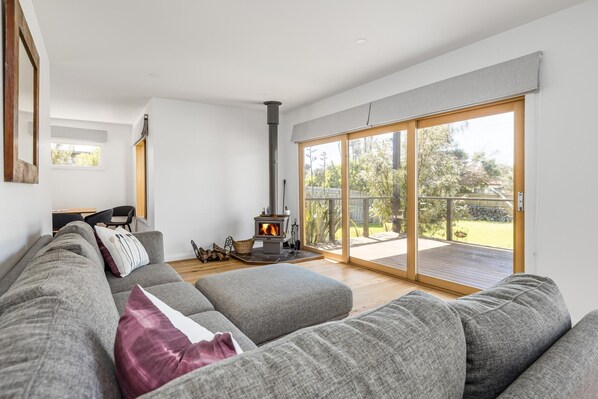 Télévision, cheminée