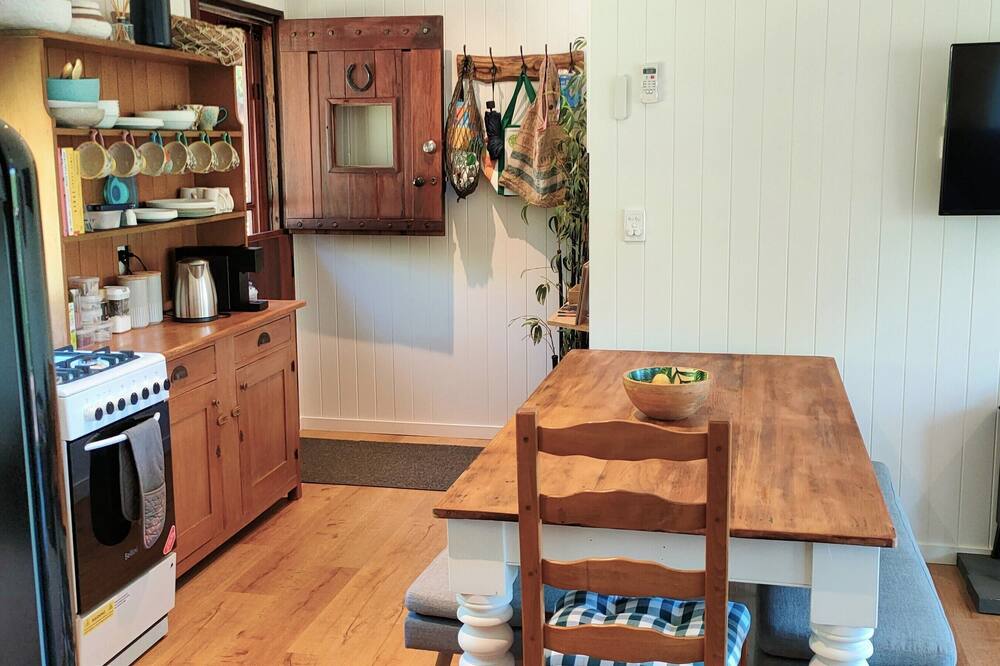 Farm Style Cosy Cottage with modern touches close to Gold Coast & Mt Tamborine