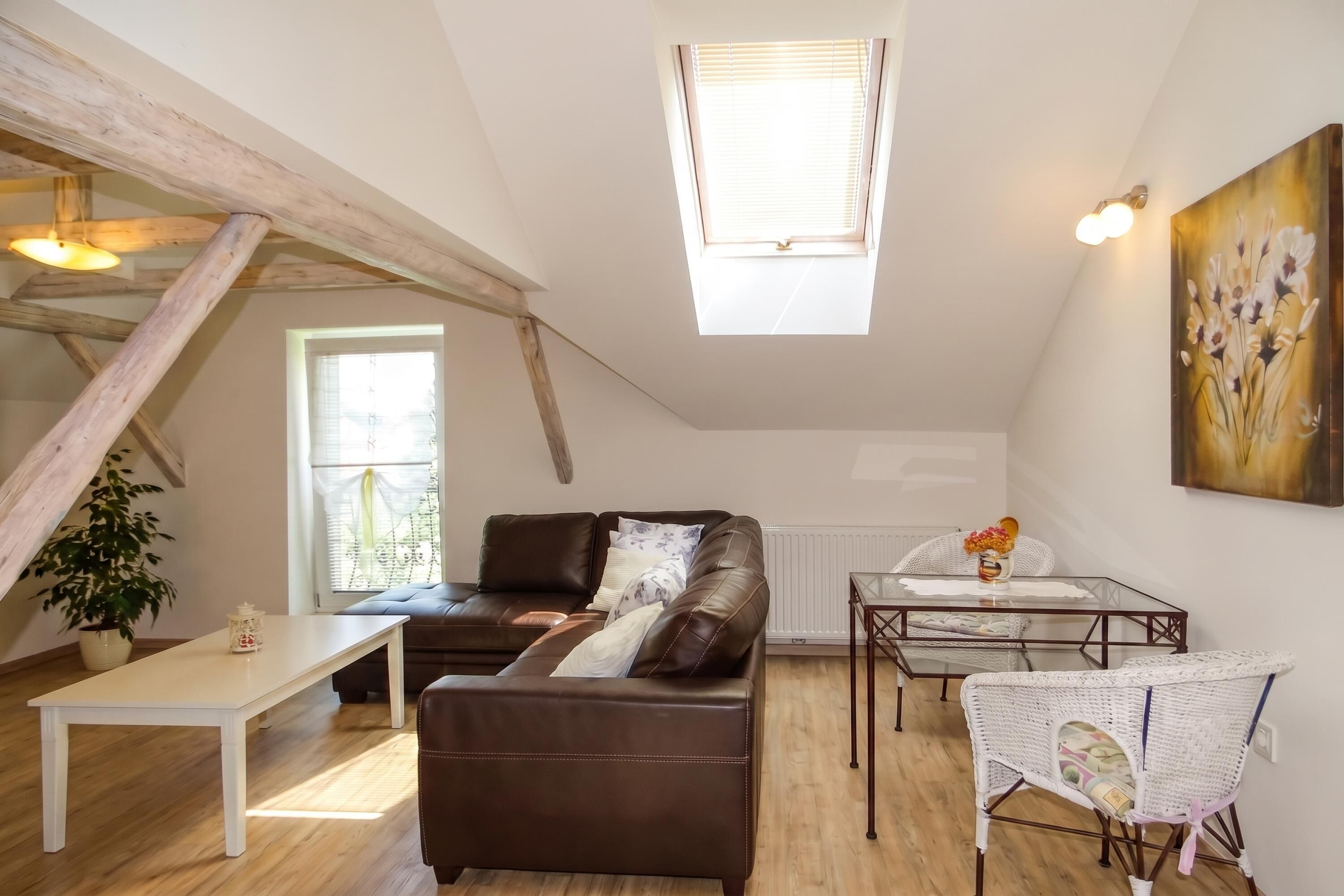 Familienvilla, 4 Schlafzimmer, 2 Bäder (Villa Cujez with Pool & Sauna) | Wohnbereich | 21-Zoll-Fernseher mit Kabel-/Satellitenempfang